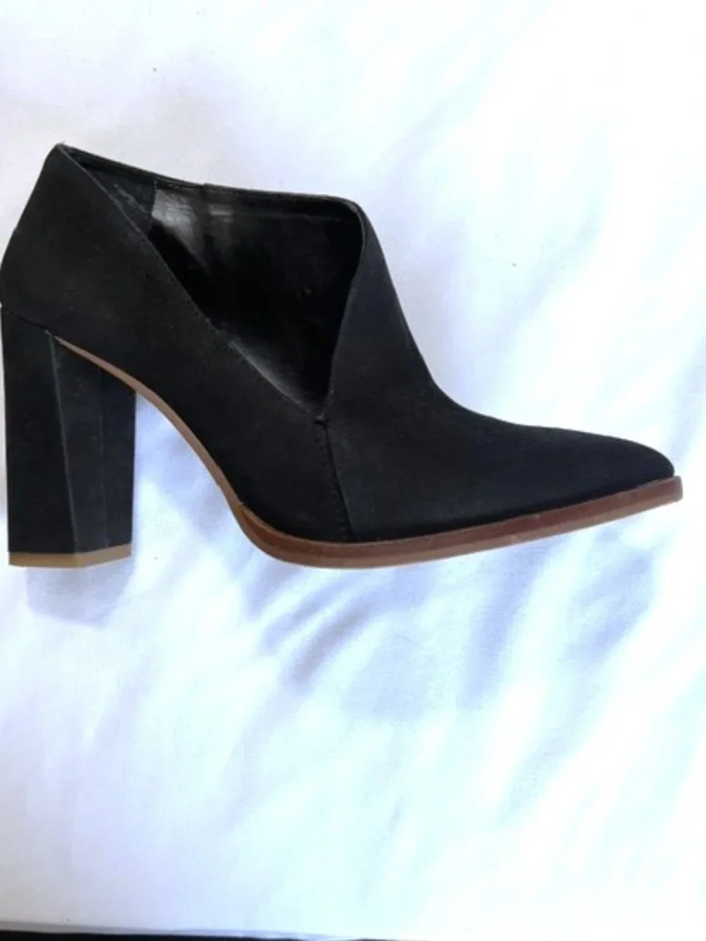 Vince Camuto Suede Cut Out High Heel Pump Sz 6.5 - Picture 12 of 13